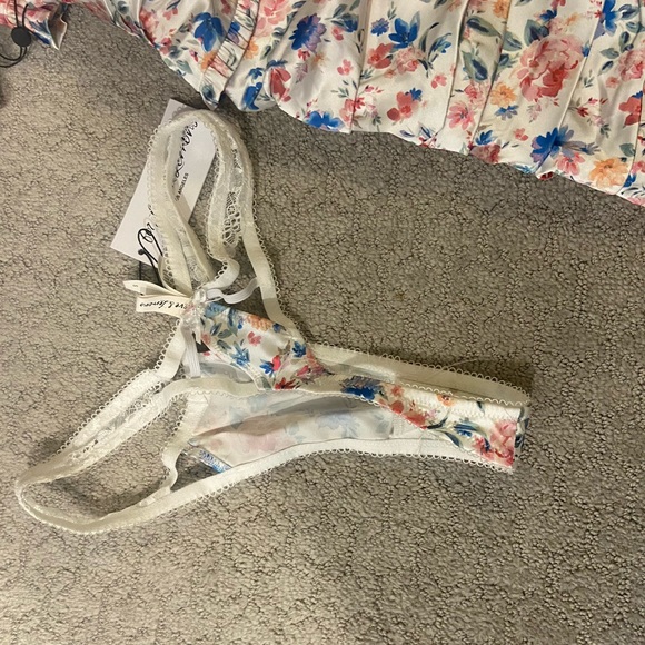 NWT- FL&L Juliet Set- Skirt (M), Top (S), Thong (S) & Bra (32DD)- Festivals - Picture 9 of 15